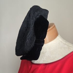 1960 VINTAGE Elegant Black Velvet Bow Hat
